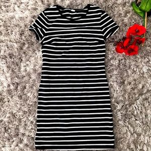 Old Navy Dress Size Small Black White Stripe